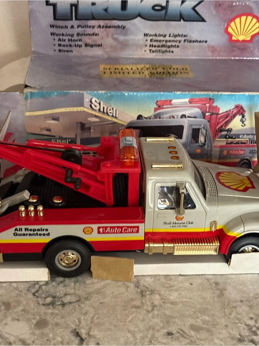Shell Toy Tow Truck Vehicle W/ Lights & Sounds 1997 Hermann Marketing